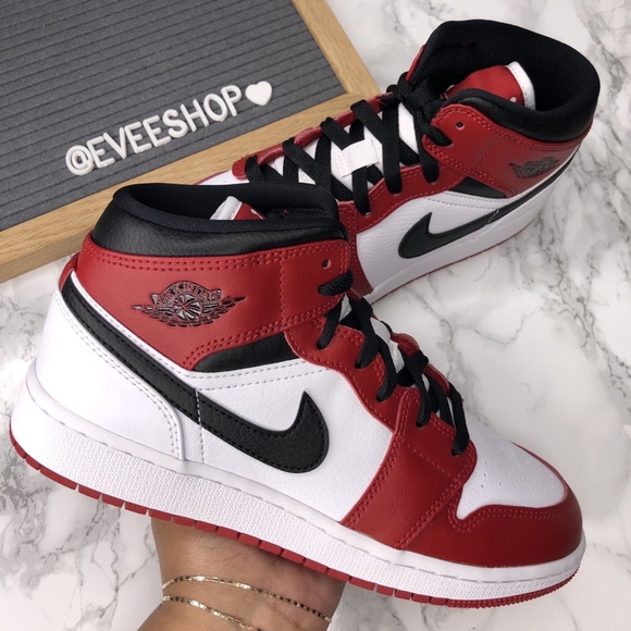 Jordan Shoes - Jordan Retro 1 
- Color: Red/Black/White
